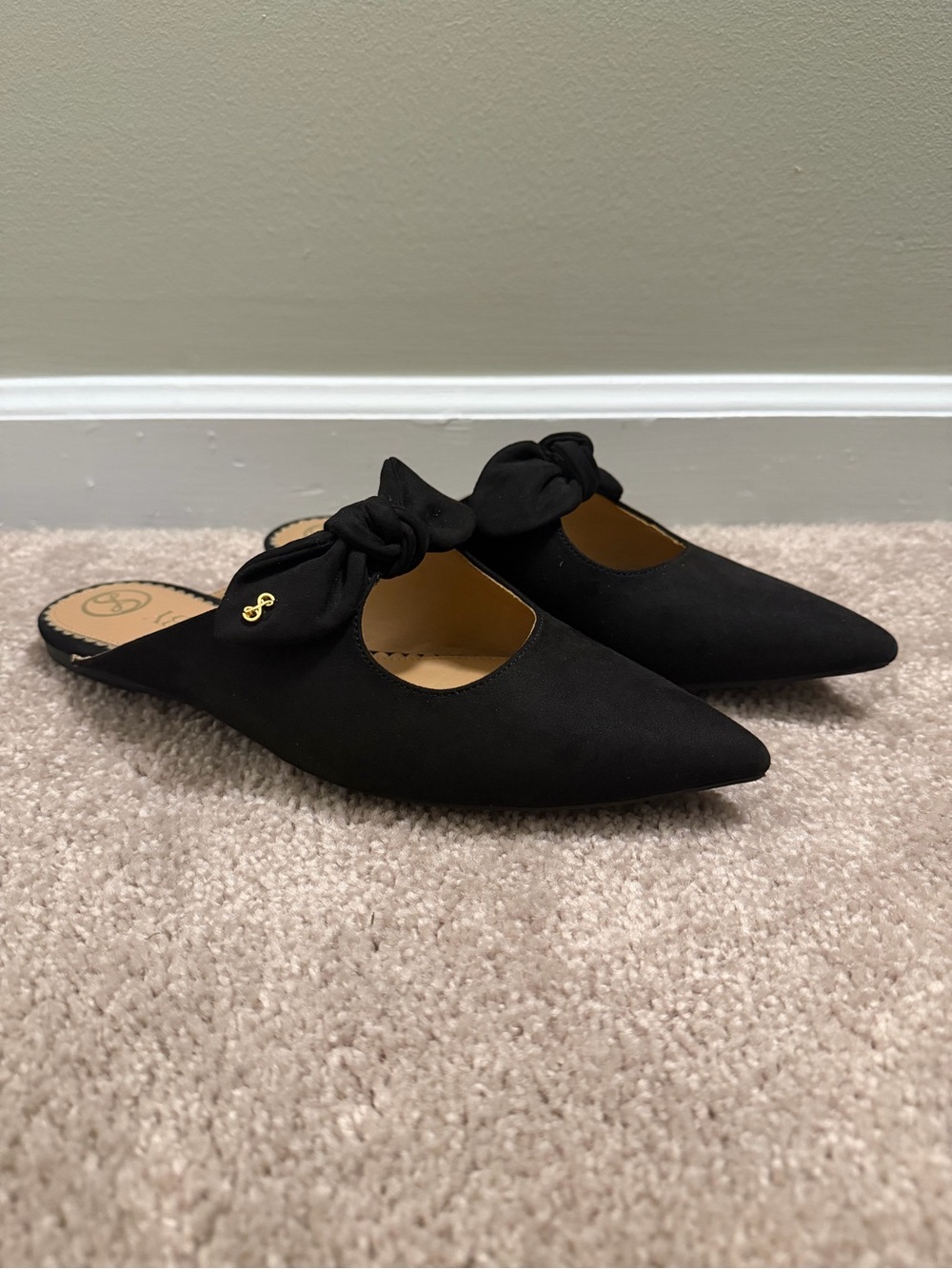 Black Bow Pointed-Toe Mule Flats - Women 8.5